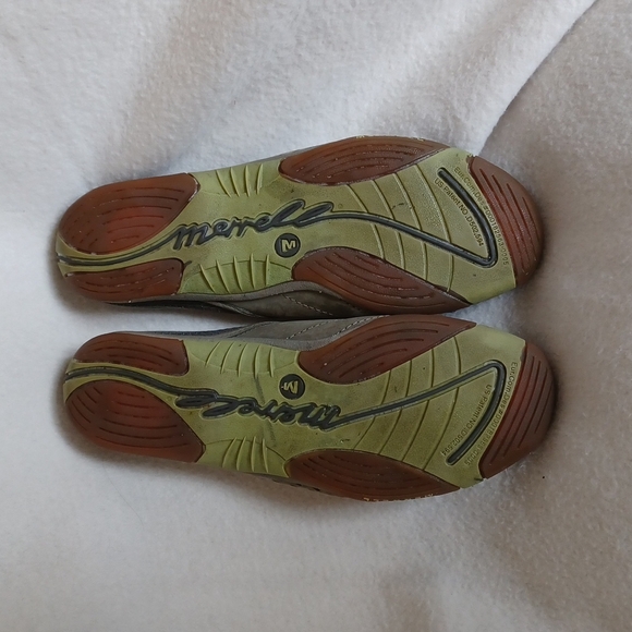 Merrell Light Weight Clogs, Dark Kahki - Picture 2 of 5